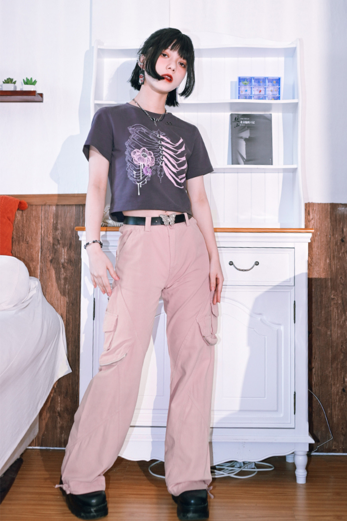 Haut court fleuri style os foncé