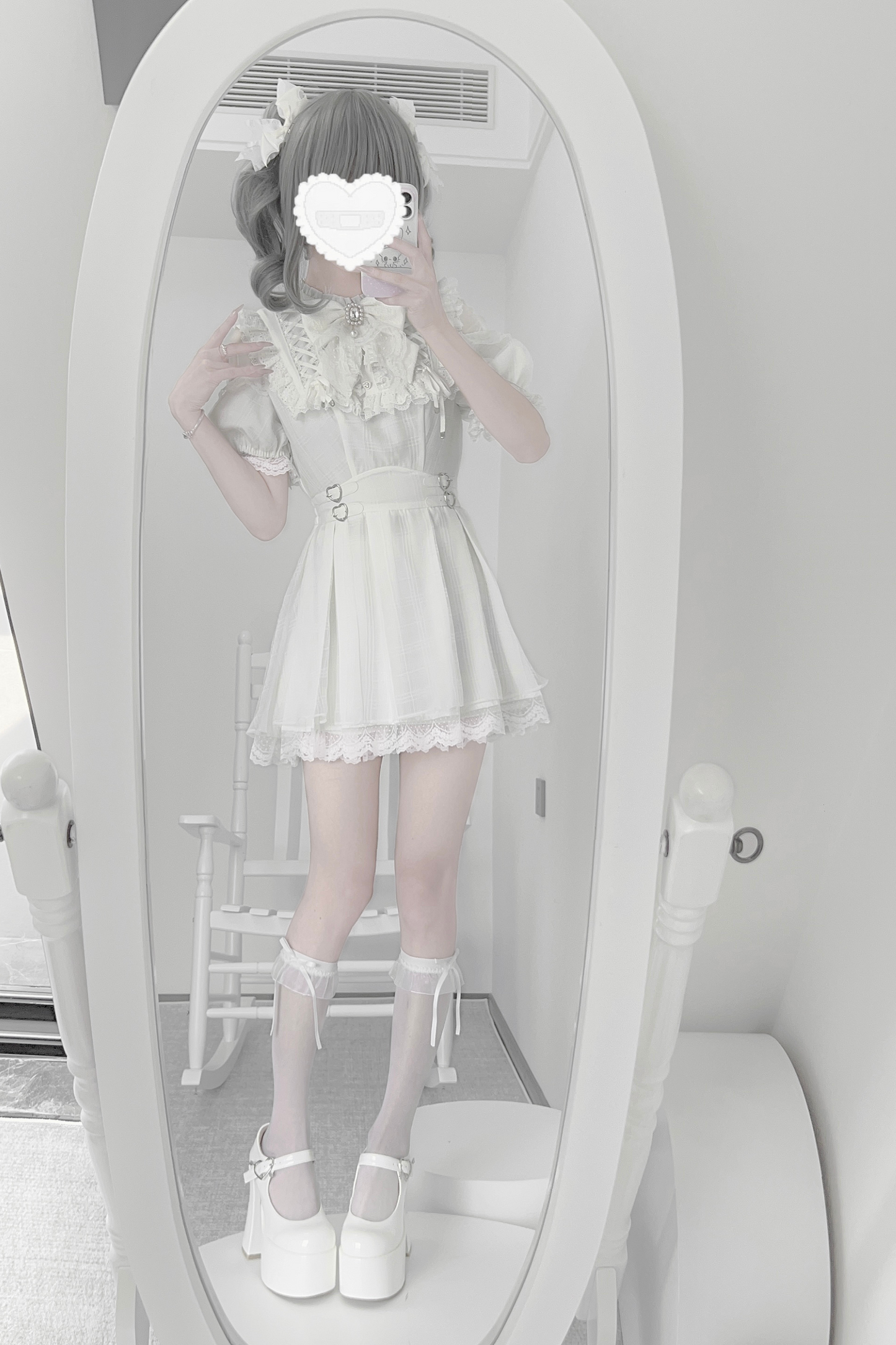 Süßes Kleid mit Rüschen, süße Reservierungen