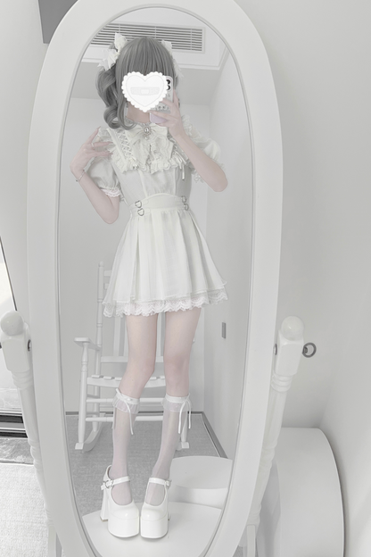 Süßes Kleid mit Rüschen, süße Reservierungen