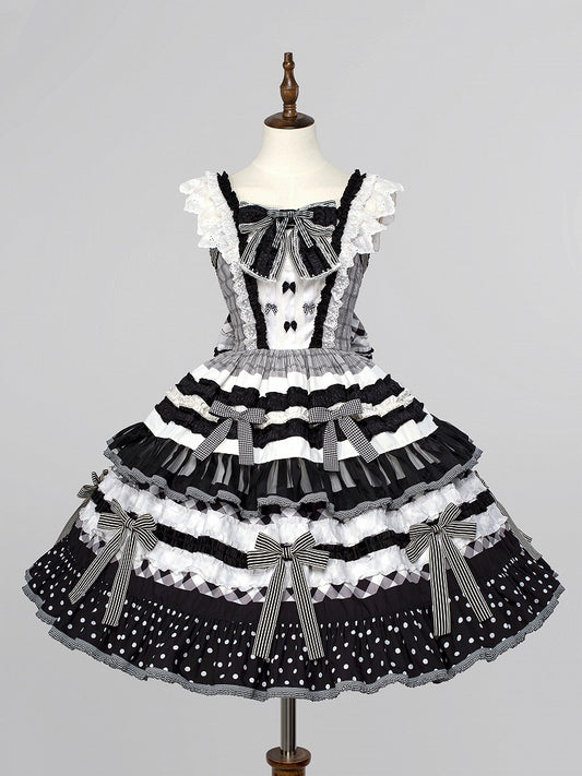 Lolita-Kleid mit Schleifenrock und schwarzem Stufenkleid mit weißen Oreo-Kuchenakzenten