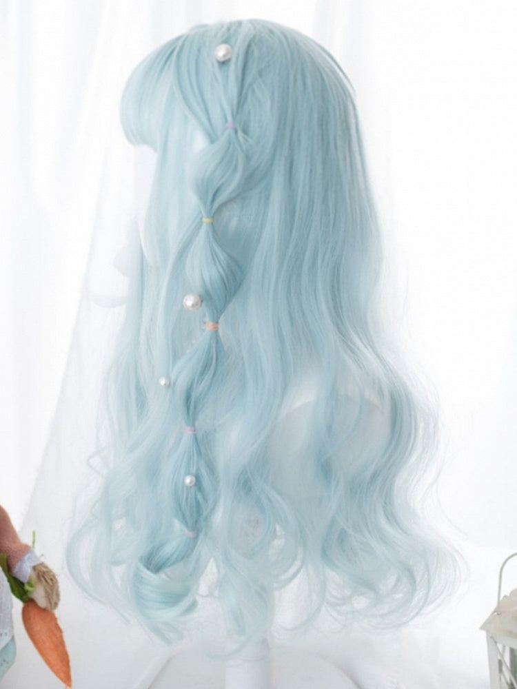 Hellblaue, gewellte Perücke mit Pony, 60 cm unter der Brustlänge