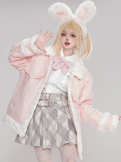 Dicke Jacke mit Polokragen und Plüschbesatz in Rosa/Kamel