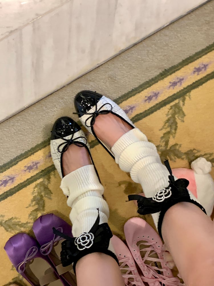 Camellia White/Black with Signature Leg and Bowknot Warmers