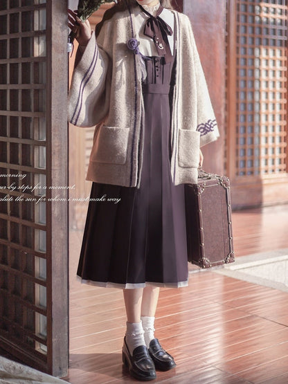 Fliege in Staubviolett mit Blumenstickerei