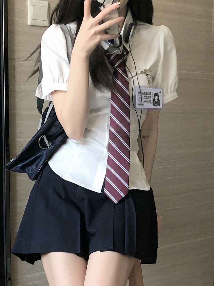 JK制服の白いセルフタイパフバックスリーブシャツデザイン