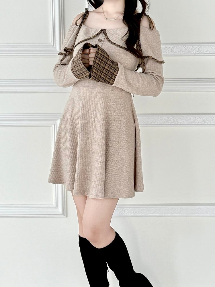 Kariertes, leichtes Detail mit gestrickten Jirai-Herzmanschetten, schulterfreiem Kei-Kleid in Braun