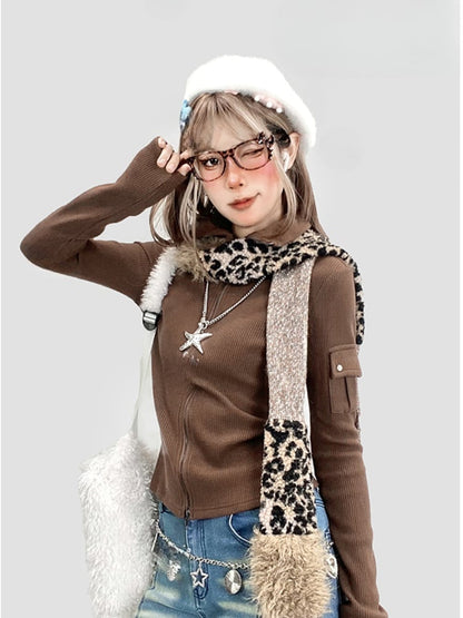 Kaffeefarbenes, schmal geschnittenes Strickoberteil