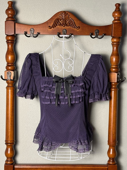 パープルのスクエアネックライン半袖ブラウス