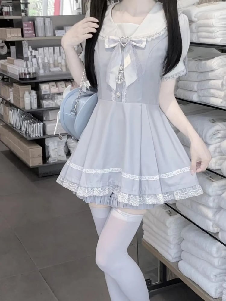 Kleid mit Hasenohren-Design, Matrosenkragen, Shorts mit Rüschenbesatz, Fliege