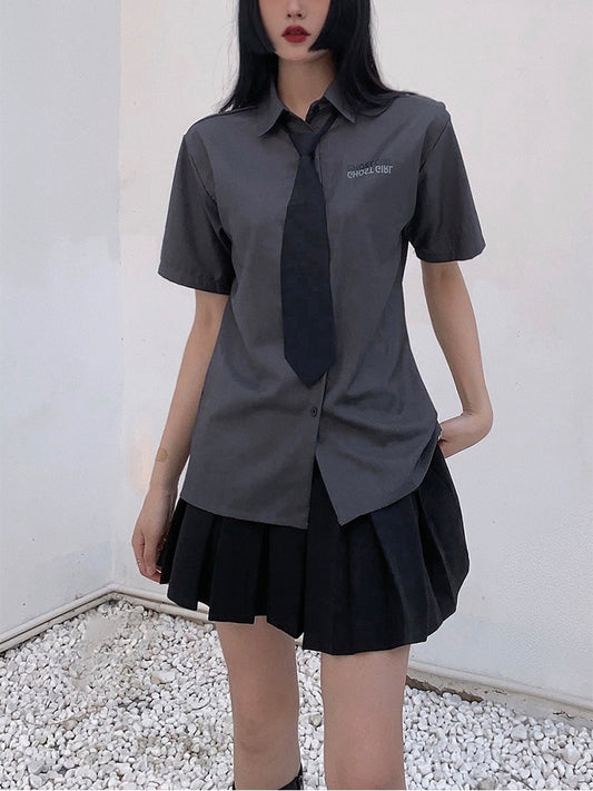 グレーのプレッピーJK制服シャツ（ネクタイ付き）