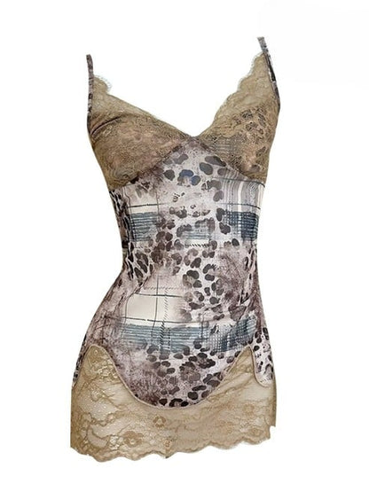 Cami-Top mit Leopardenmuster, Y2K, V-Ausschnitt, Patches + kontrastierende braune Spitze