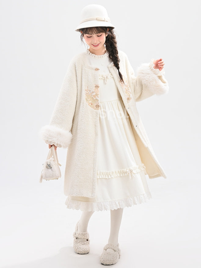 Weißes Kleid mit Schleifenakzenten, Rüschenausschnitt und langen Ärmeln