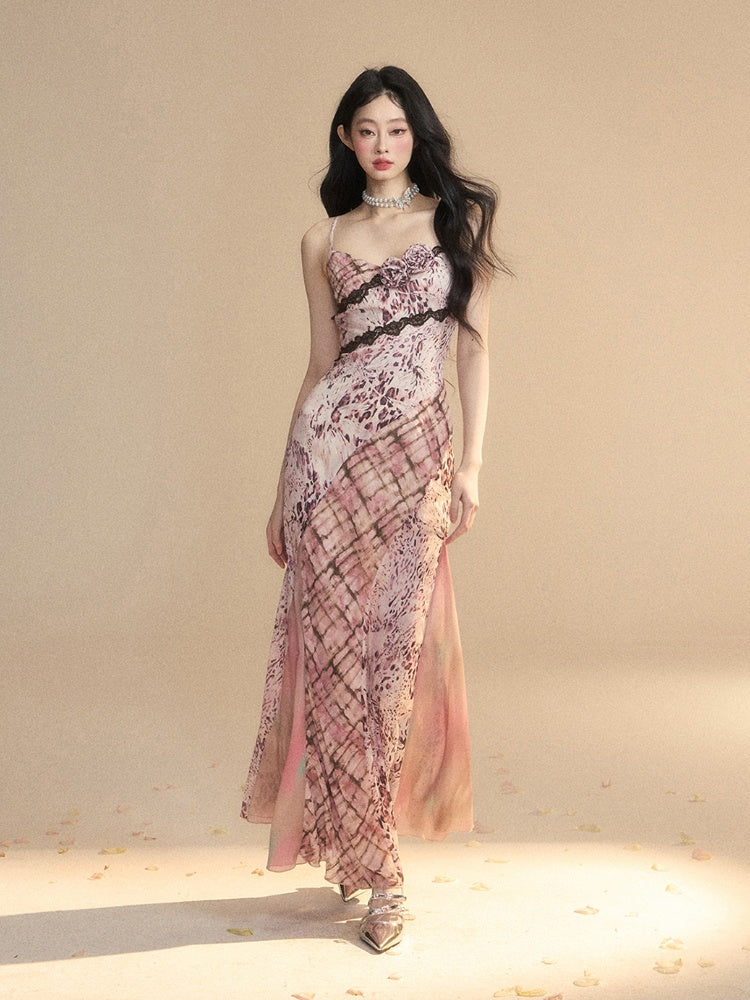 Glamorous – Trägerkleid mit Spitzen-Blumenmuster und rosa Leopardenbesatz