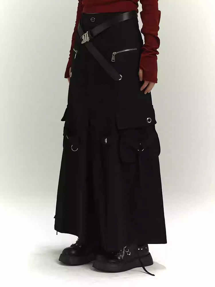 Schwarzer, lockerer Rock mit Cargotaschen und Reißverschluss und Ringdetail