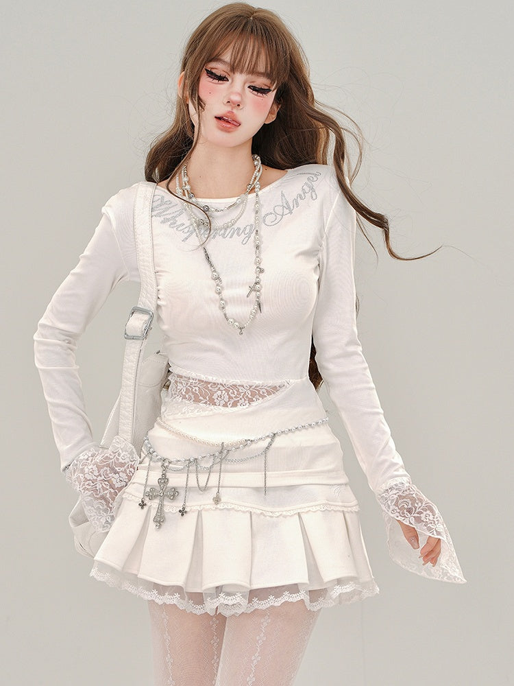 Weißes Langarm-Top mit Strass-Buchstaben und Spitze im Patchwork-Stil