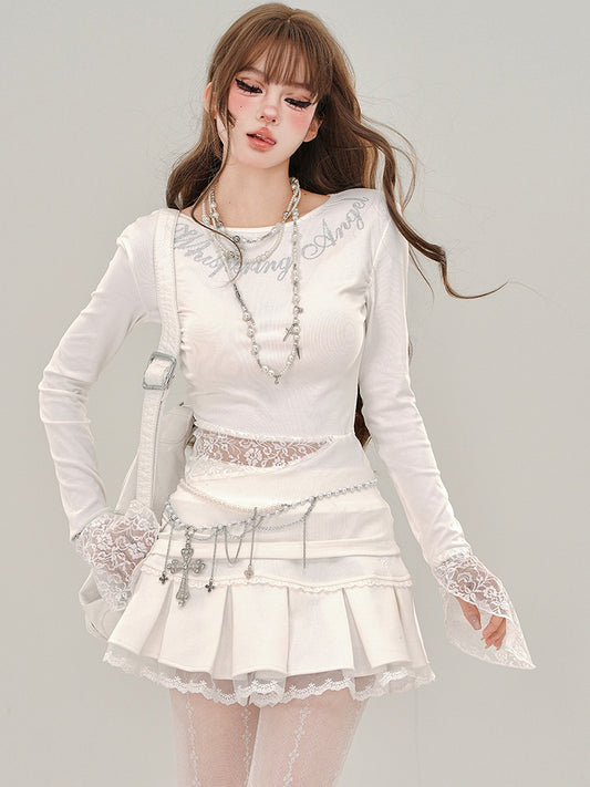 Weißes Langarm-Top mit Strass-Buchstaben und Spitze im Patchwork-Stil