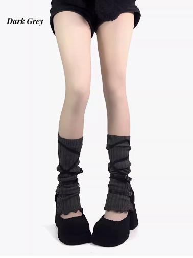 グレーのセルフタイストラップレッグスリーブ