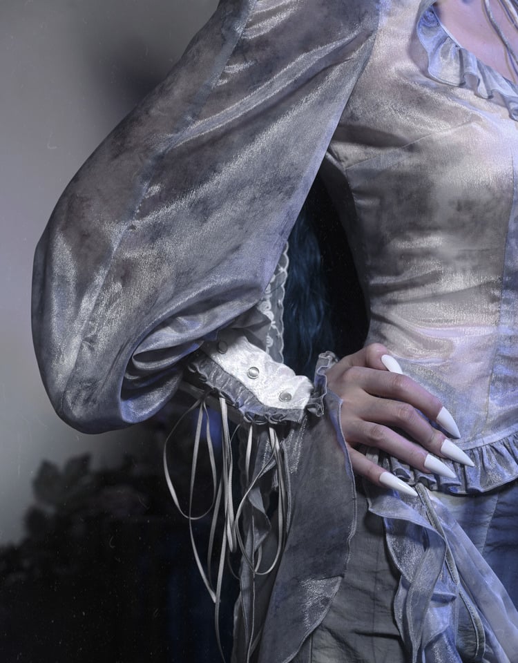 Corpse Bride – Chiffon-Hemd mit Rüschen und hohem Kragen in staubblauer Batikoptik