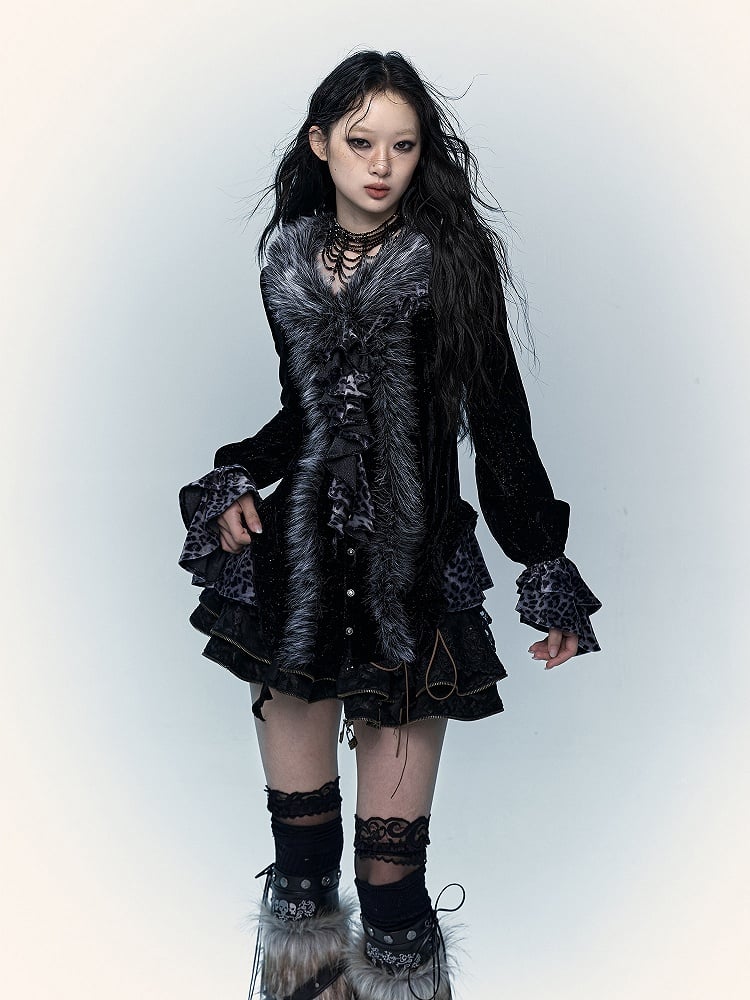 Schwarzes und graues Oberteil mit Leopardenmuster und zotteligem Besatz