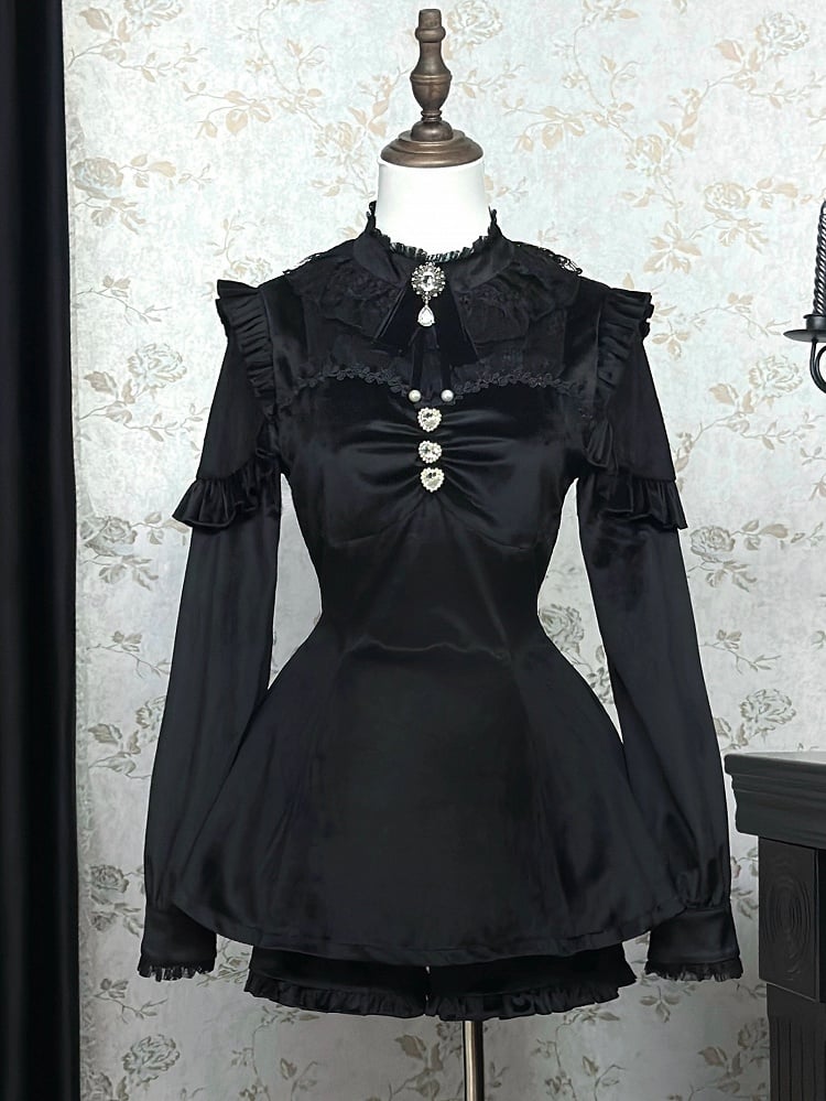 Schwarzes Jirai Kei-Set, Samtkleid im Landminenstil mit Spitzenaufnähern + Fliege + Shorts mit Rüschenbündchen