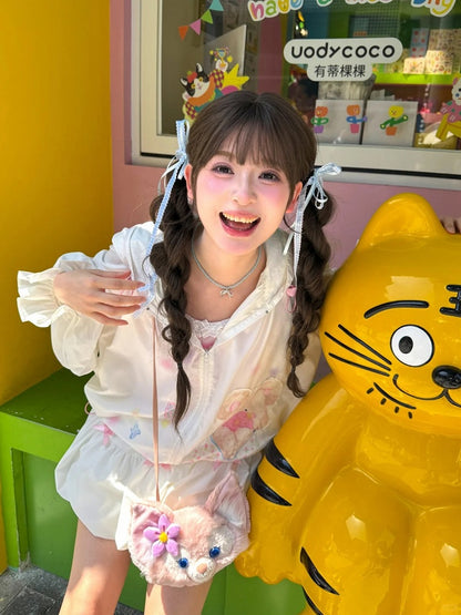 ピンクの蝶結びと白い伸縮性のあるウエストのバブルスカート