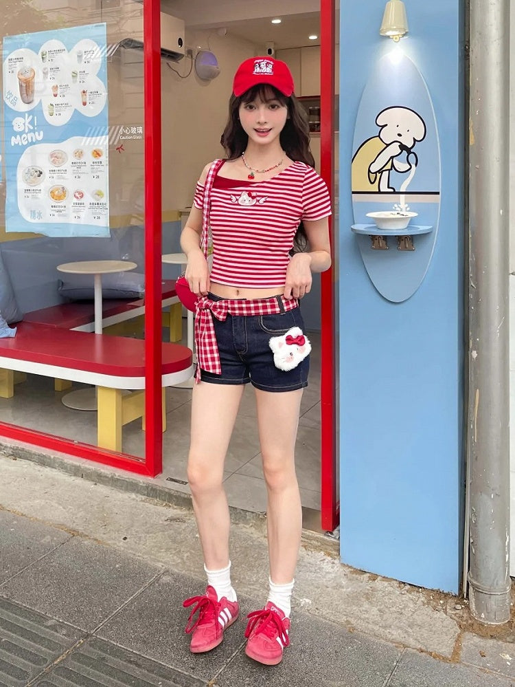 and Red Plaid Accessory Dark Blue Straight-leg Denim Shorts with Kitty Plushie Waist
