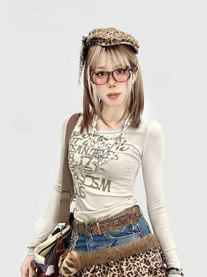 Apricotfarbenes Slim-Fit-Top mit Buchstaben und Zahlen