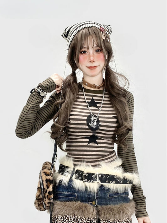 Armygrünes Oberteil mit Streifenmuster und Sternenprint