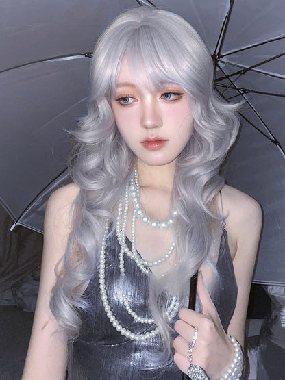 ウィッグの長さ70cm、前髪あり、ウェーブシルバーエア