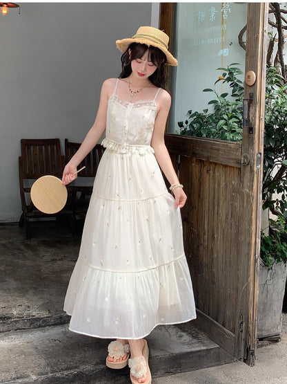 Kei Buttons ベージュ フローラル刺繍 レーストリム フローラル モリ キャミトップ