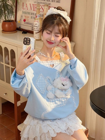 Zweiteiliger Top mit Cut-Out-Schulter und Kunstplüsch, Welpenspitze, verziert mit blauem Karomuster