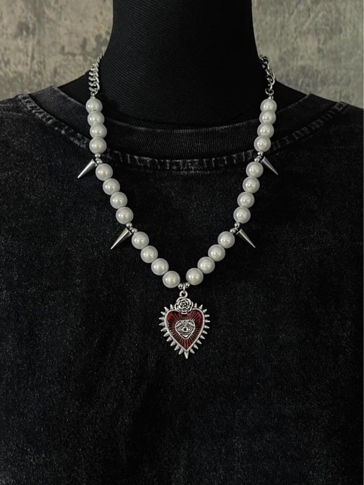 Red Heart-shaped Pendant Studded Beaded Necklace