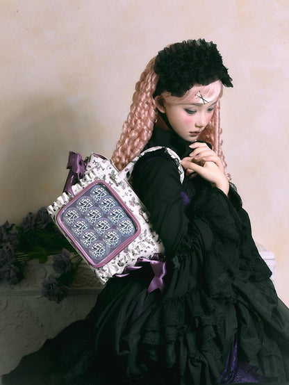 Halloween-Ita-Tasche mit Blumenmuster und Kreuzschnürung in Weiß und Lila