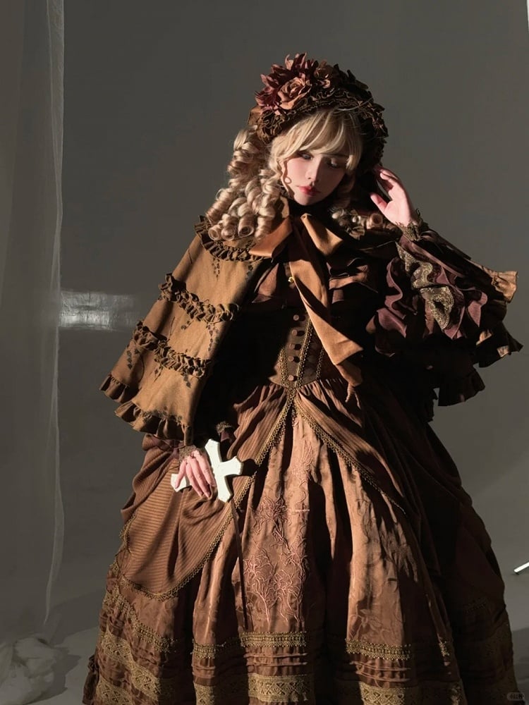Brauner Lolita-Umhang mit gerafftem Kragen und Bändern