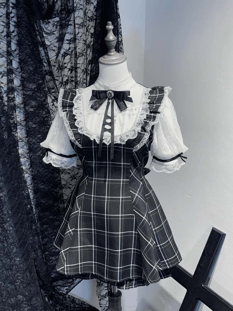 Jirai Kei Set mit kurzen Puffärmeln, Shorts, weißem Oberteil – kariert/grau, karierter Ausschnitt, Illusion, schwarz und in