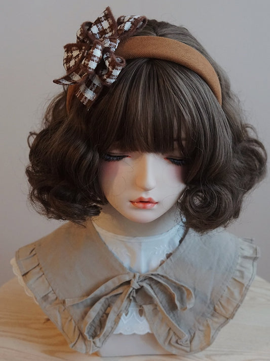 装飾された茶色のパターンのチェック柄KC蝶結び