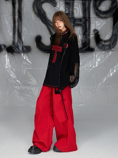 Rote Hose mit weitem Bein