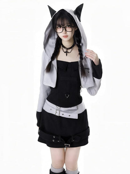 グレーのバックルニットカラーブロックストラップスカートブラックデザインと