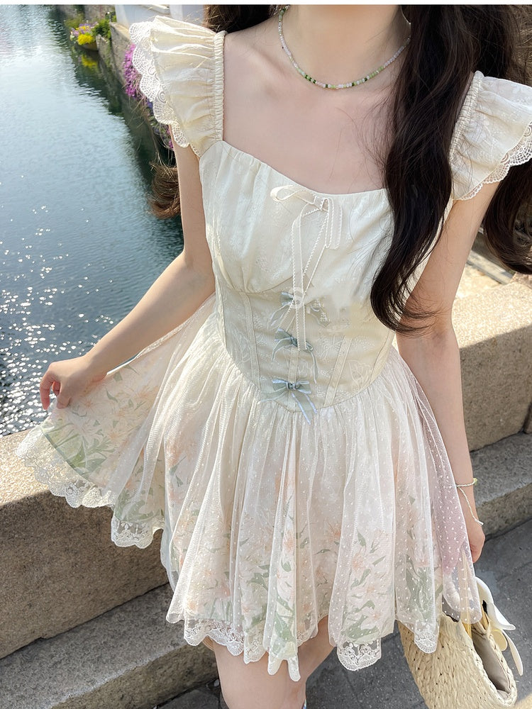 Overlay Mesh Beige Flatterärmel Basken-Taille mit Lilien-Print-Kleid