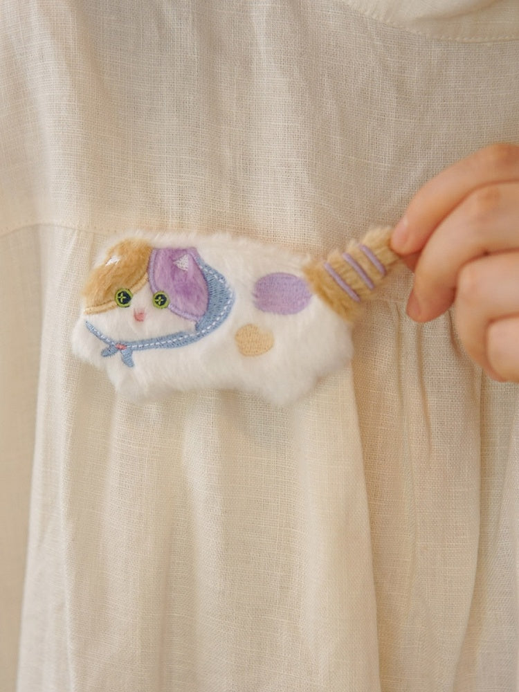 Süße Plüschbrosche in Katzenform