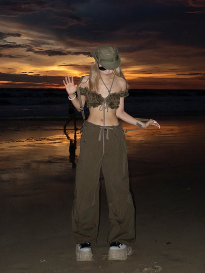 Dunkles Camouflage-Muster, Rüschenbesatz, kurze Puffärmel, glamouröses, kurzes, trägerloses Top