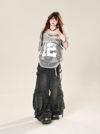 Graues Sport-T-Shirt mit Cut-Outs an der Schulter, Stickerei und Schnürdetail