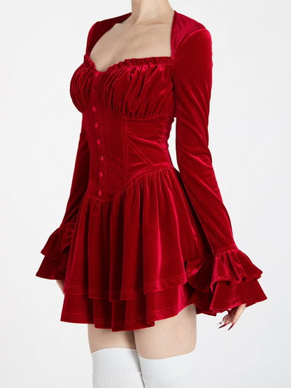 Glamouröses Minikleid aus rotem Samt mit V-Ausschnitt und Glockenärmeln und Stufenrock