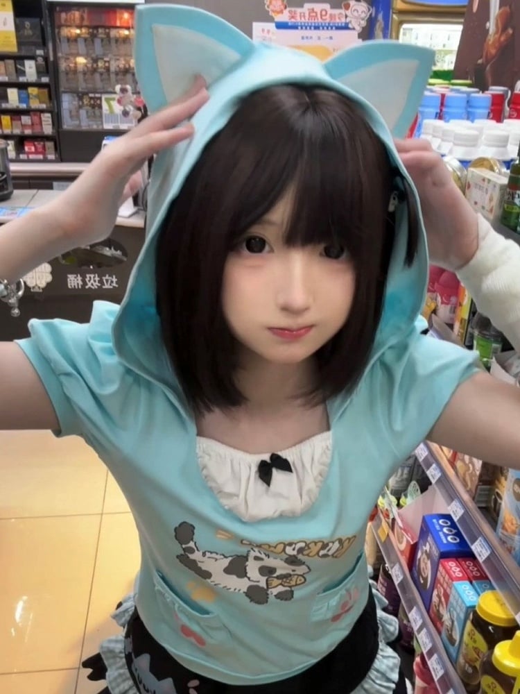 Two-piece with Hoodie Pocket Kawaii Design T-shirt Daily Blue Cat-ear Hood Details