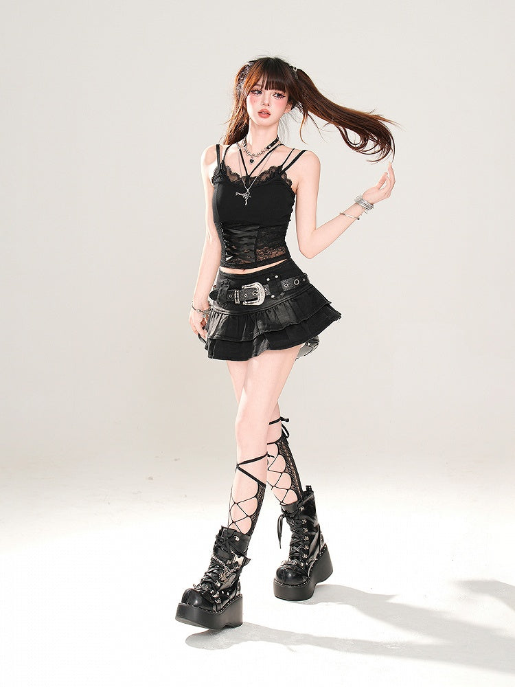 Glamouröses Criss-Cross-Top-Design, weiß/schwarzes Camisole, Spitzenpatches an der Taille