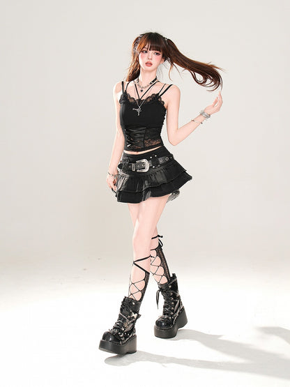 Glamouröses Criss-Cross-Top-Design, weiß/schwarzes Camisole, Spitzenpatches an der Taille