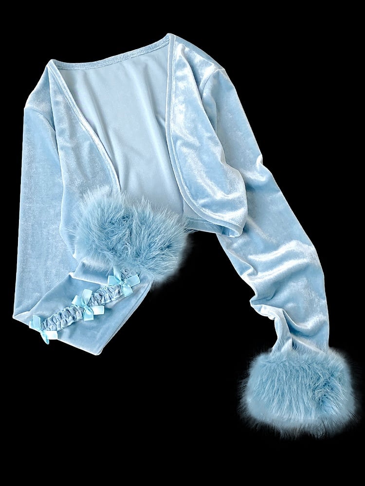 ブルーのふわふわカフス長袖クロップドトップス