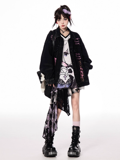 Jeansjacke, verblasste Waschung, Vintage-Kragen, rosa Leopardenmuster, schwarzes Hemd