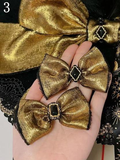 Hexe mit Schleife und goldenem Hut, Federschmuck, Schwarz