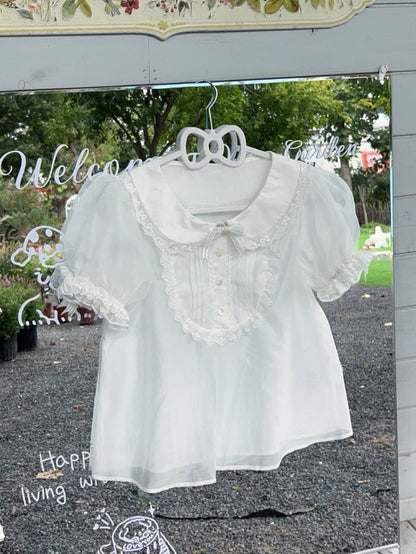 ホワイトのパフスリーブ、ピーターパンカラーブラウス